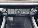 シンプルで操作しやすい運転席操作部