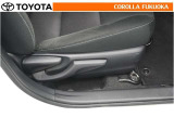 運転席シート上下アジャスター付き。ドライバーの背丈に合わせて調整できます。
