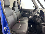 ゆったりと座れる運転席シートですのでストレスなく運転が出来ますよ!