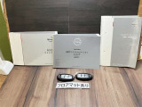 各種取扱説明書とメンテナンスノートとスマートキーが付いています。