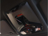【サンルーフ】高級車のマストアイテムのガラス・サンルーフ。開放感のある室内空間を演出してくれます。