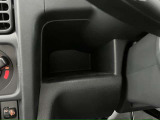 【インパネポケット運転席左側】メジャーや荷札の収納に