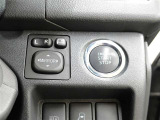 スマートキーを携帯していればキーを取り出さずにドアを施錠&解錠。クルマの始動も可能です。