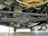 当社は自社認証整備工場も完備しており、納車前整備や一般車検・点検など、お客様が安心して長くお使い頂ける様にメンテナンス面に対して細かく整備しております。ご納車もご安心下さい