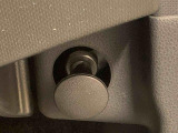 納車前には12ヶ月点検相当の点検と消耗品の交換をダイハツの整備士がしっかり整備してお渡しします。また、納車後には無料の1ヶ月点検がございます。