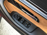 パワーウインド・電動格納付きドアミラースイッチは、ドアに集中☆