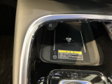 ワイヤレス充電器を搭載。スマートフォンを置くだけで充電可能。