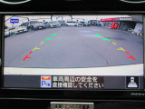 ナビ画面にアラウンドビュ-モニタ-(リアワイド)の映像を映し出しています。  狭い場所での車庫入れをサポ-トしてくれる便利アイテムです。