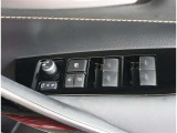 【パワーウインドゥマスタースイッチ】運転席より助手席やリヤドアガラスの開閉が出来るので便利ですね!運転席以外のウインドロック機能も付いています。