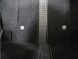 ◆ISOFIX◆シートベルトいらずでチャイルドシートと固定金具を連結するだけでガッチリ固定できます。