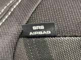 車両側方からの衝撃を緩和するSRSサイドエアバッグ(運転席/助手席)に加えて,SRSカーテンシールドエアバックも標準装備