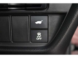 パワーテールゲート装備!荷物を持っていてもスイッチ一つでテールゲートの開閉が可能です!パワーテールゲートは運転席からも操作することが可能です!