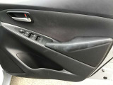 運転席のドアトリムとパワーウィンドウスウィッチ
