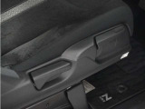 ◆シートハイトアジャスター◆運転席を上下に高さ調節ができます!運転ポジションを体格に合わせてシート調整できます。