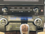 オートエアコン♪お好みの温度に設定するだけで車内を快適空間にしてくれますよ♪