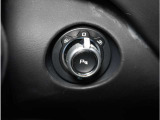 【全車両保証付き】正規ディーラーだからこそできる全車保証付き。保証は構成部品や製品の不具合の修理に適用され、詳細の保証項目等はお気軽にスタッフまでお問合せ下さいませ。
