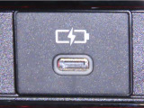 充電用USB端子を装備しております。