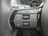 ステアリングから手を離さず操作できるオーディオスイッチを装備しています。