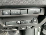 両側ハンズフリーオートスライドドアついています。足をかざすだけでドアが開けれます