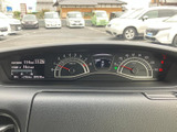 視認性の高いメーターで、車の状況をひと目で確認できます。安全運転をサポートする様々な情報が表示されます。