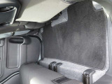 助手席の背もたれを倒してスペースを有効活用♪荷物の大きさや用途に合わせて、車内を便利にアレンジできます!