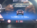 最新のデジタルメーターを装備しております、見た目とカッコよさを両立 モードにより画面が変わりカッコいいです
