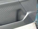 足元にもドリンクホルダーがございます。