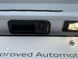 ●バックカメラ『駐車や後方の視界をサポートするための重要な機能です。多くのモデルに標準装備またはオプションとして搭載、リアバンパーに取り付けられたカメラが後方の映像を車内のディスプレイに表示します』