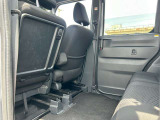 軽自動車の後部座席も足元スペース広々としていてシートの座り心地も良く快適にくつろげます♪