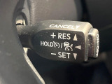 【クルーズコントロール】高速道路もラクラク走行。アクセルを離しても一定速度で走行ができ、長距離運転時の負担を軽減!加速・減速も簡単なスイッチ操作で調整できます。
