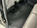しっかりと汚れ、砂ぼこりを落とし足元まで清潔な車内空間を作り上げております♪