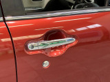 品質へのこだわり!フロアマットやシートなど車内をキレイに清掃し、ニオイや汚れなどを徹底的にクリーニングしてもらっております。室内はピカピカです☆