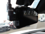 後部座席を倒せば広々とした空間が出来上がります!大きなお荷物もたくさん積むことが可能です!
