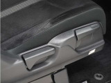 ◆シートハイトアジャスター◆運転席を上下に高さ調節ができます!運転ポジションを体格に合わせてシート調整できます。