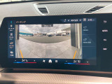 車の先端より更に先を見渡せるパノラマビュー。左右の状況も判断しやすくなるので、狭い路地を走る際に重宝します。