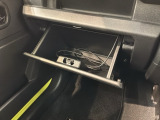 専門業者にて内外装のクリーニングを実施しております!