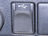 USB端子を装備しております。