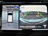 ナビ画面にアラウンドビュ-モニタ-の映像を映し出しています。  狭い場所での車庫入れをサポ-トしてくれる便利アイテムです。