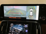 駐車時は、ガイドラインによりスムーズな駐車をサポートしてくれます。