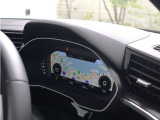 内装はシンプルに使い勝手を考え作られています。お車を運転する感覚をダイレクトに体感して頂けます。室内も広くロングドライブにも快適にお過ごしいただけます。