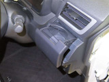 運転席にカップホルダーを装備しております。