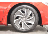 純正のアルミホイールが足元を飾ります!タイヤサイズは215/50R17です。