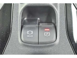 電動パーキングブレーキを搭載。スイッチ操作でパーキングブレーキを作動・解除することが可能です。