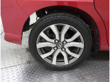 タイヤサイズは175/55R15になります。溝数は約4ミリです。