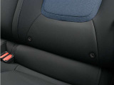 リアシート2座は、国際標準規格に基づくチャイルドシート固定システム「ISO FIX」準拠により、各社モデルが着脱可能となっております。