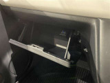【グローブボックス】十分な収納スペースです。小物入れに最適♪