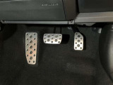 アクセルペダル・ブレーキペダル・フットレストです。