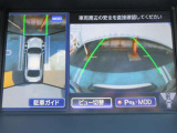ナビ画面にアラウンドビュ-モニタ-の映像を映し出しています。  狭い場所での車庫入れをサポ-トしてくれる便利アイテムです。
