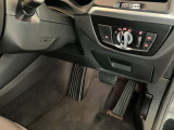ドライバーを中心に考えた運転席の設定になっております。ナビゲーション/エアコンの操作も簡単に操作が可能です。是非、ご試乗で体感していただくことをおススメいたします。