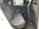 フィットの後部座席です。車自体の高さはホンダ車の中では低めの車ですが座っても窮屈さは感じません!是非実際に乗りにいらしてください!